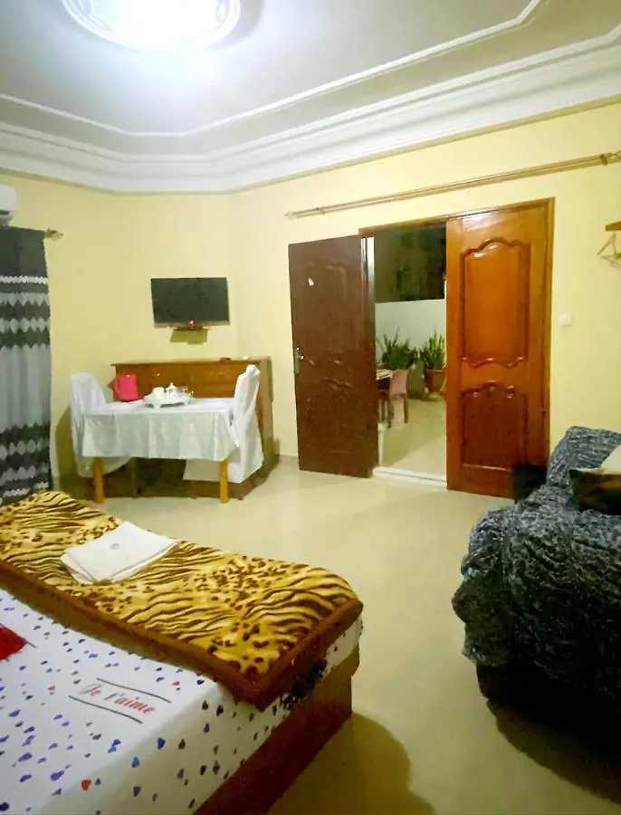 Chambre Douche Interne Avec Terrasse Dakar Apartment